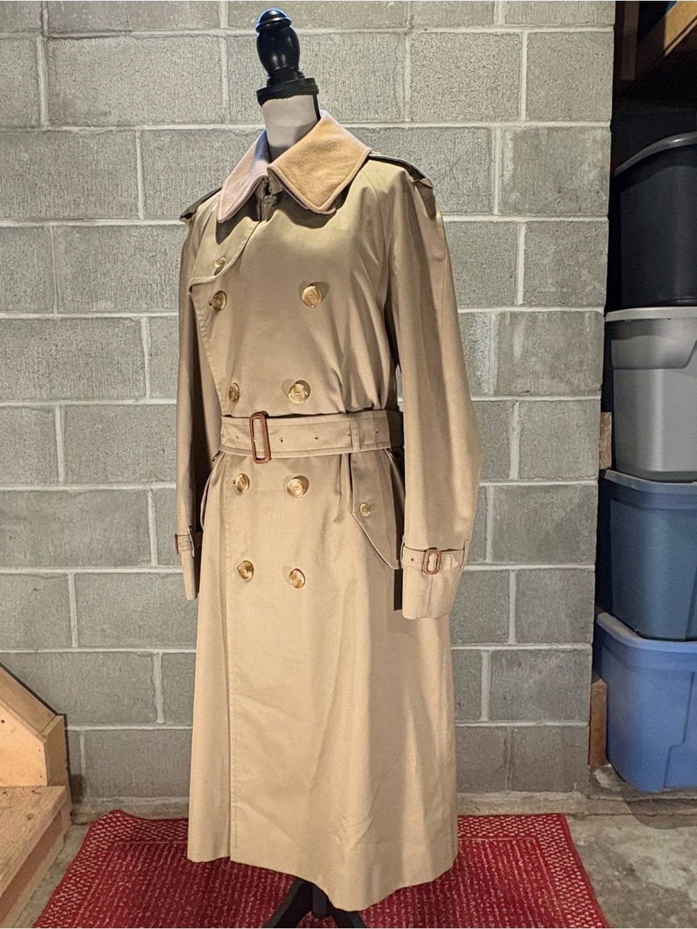 Burberry trench coat. - Picture 5 of 16